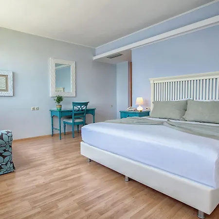 San Nicolas 미크로스 지알로스