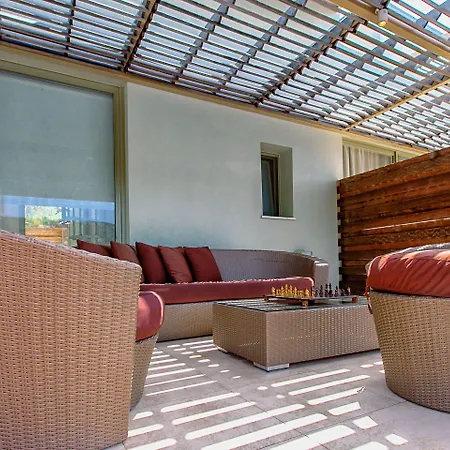 San Nicolas 미크로스 지알로스