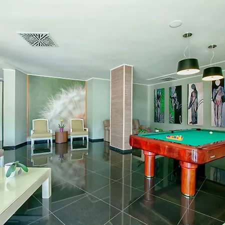 San Nicolas 미크로스 지알로스